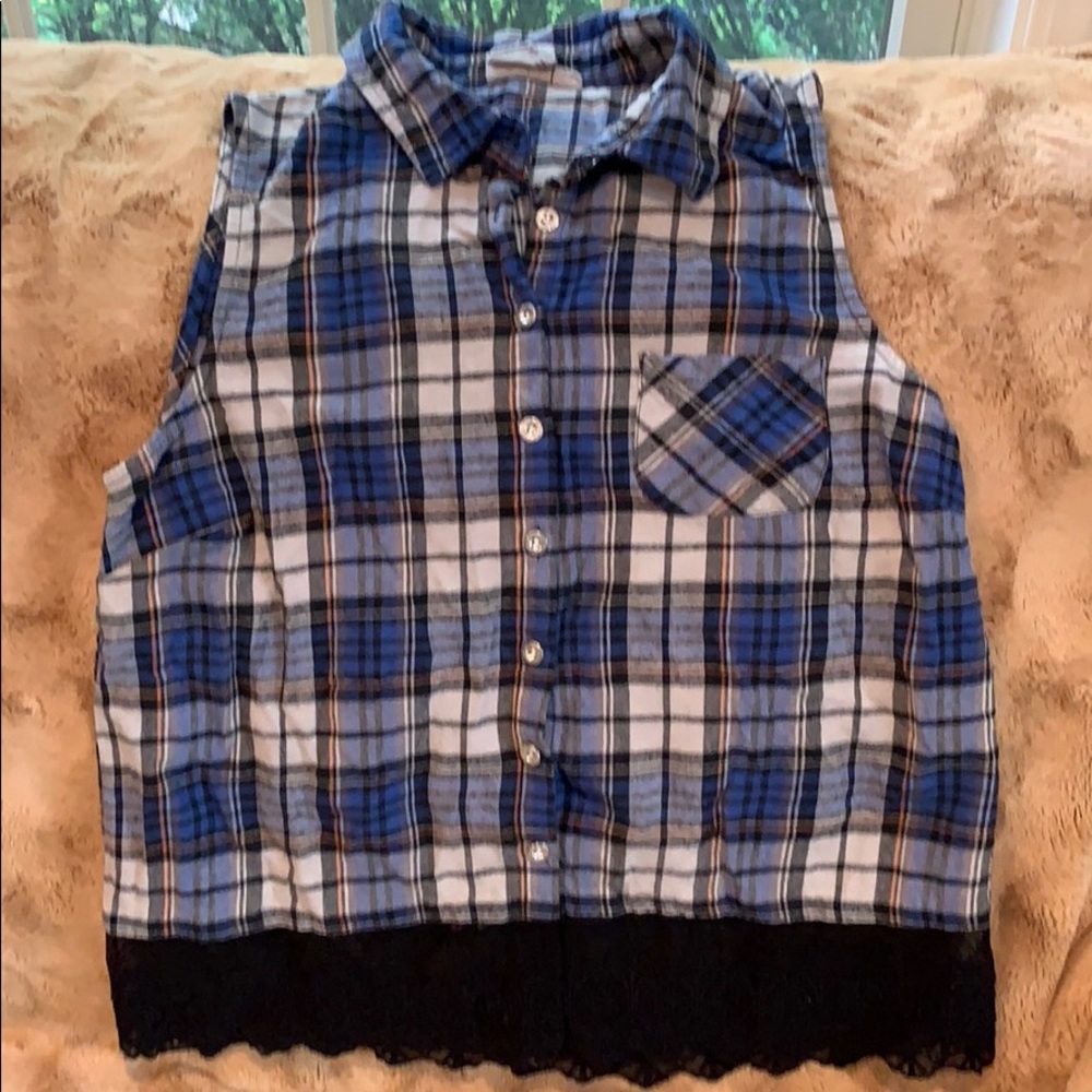Sleeveless flannel and lace shirt
